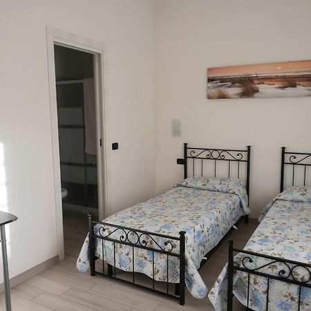 Bed and Breakfast Il Giardino Dell'Eden Acilia Exterior foto